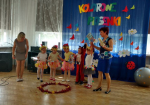 Wręczenie nagród dzieciom