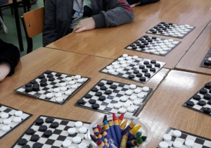 dzieci czekają na turniej