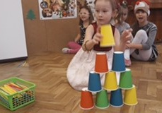 Choinka Hani z kubeczków