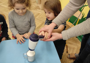 Rozpuszczanie śniegu suszarką