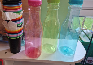 Plastikowe przybory do Eko zawodów