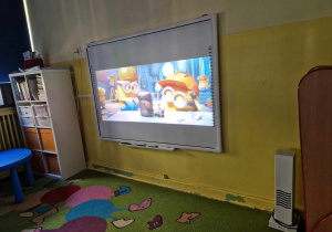 Na ekranie Minionki, jeden z ulubionych filmów dzieci.