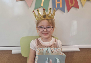 Jubilatka z torbą cukierków