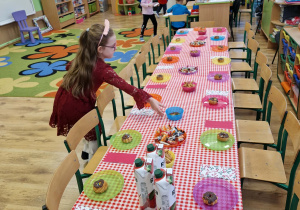 Jubilatka przygotowuje urodzinowe przyjęcie