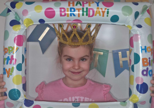 Jubilatka pozuje w ramce urodzinowej