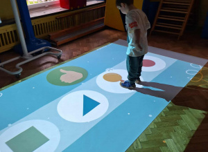 Zabawy z "Magiczną podłogą" interaktywną