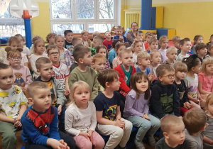 Dzieci w oczekiwaniu na koncert