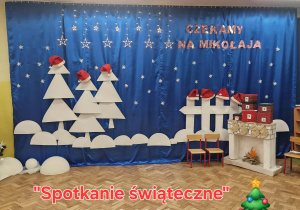 Zimowa dekoracja z napisem Czekamy na mikołaja