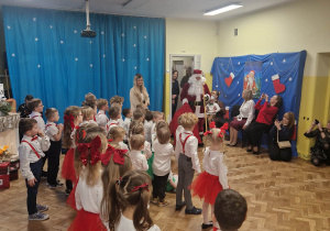 Do klasy wchodzi mikołaj