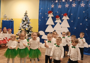 Dzieci z I grupy tańczą