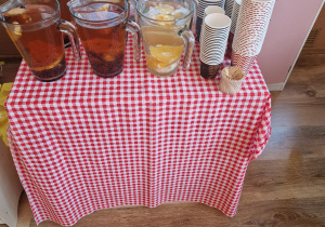 Herbatka zimowa oraz woda z cytryną