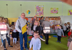 Chłopiec z dziadkami