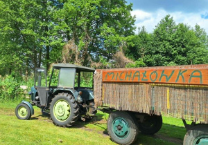 Traktor z napisem Michałówka
