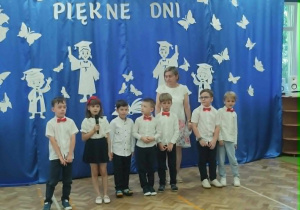 Dzieci recytują wiersze