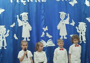 Dzieci recytują wiersze
