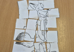 Ułożony obrazek z pociętych elementów lisek