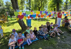 Dzieci z gr 2 w oczekiwaniu na występ