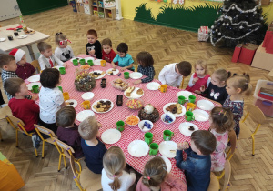 Dzieci przy stole