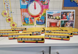 modele autobusów złożone przez dzieci